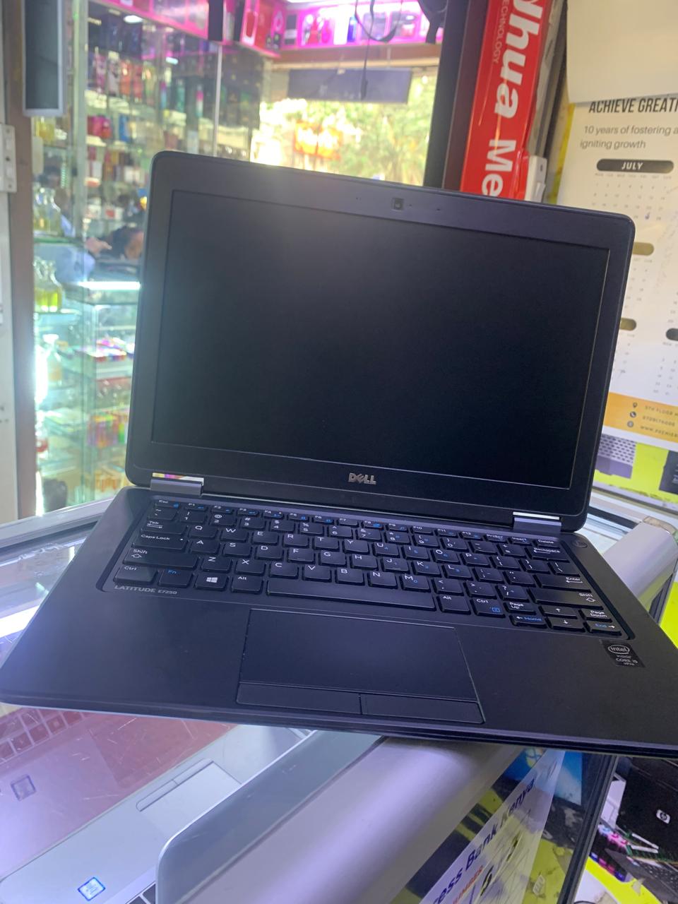 GRADE A DELL LATITUDE E7250 CORE I5 5TH GENERATION 12 INCH SCREEN 8GBRAM 256 SSD SPEED OF 2.3GHz