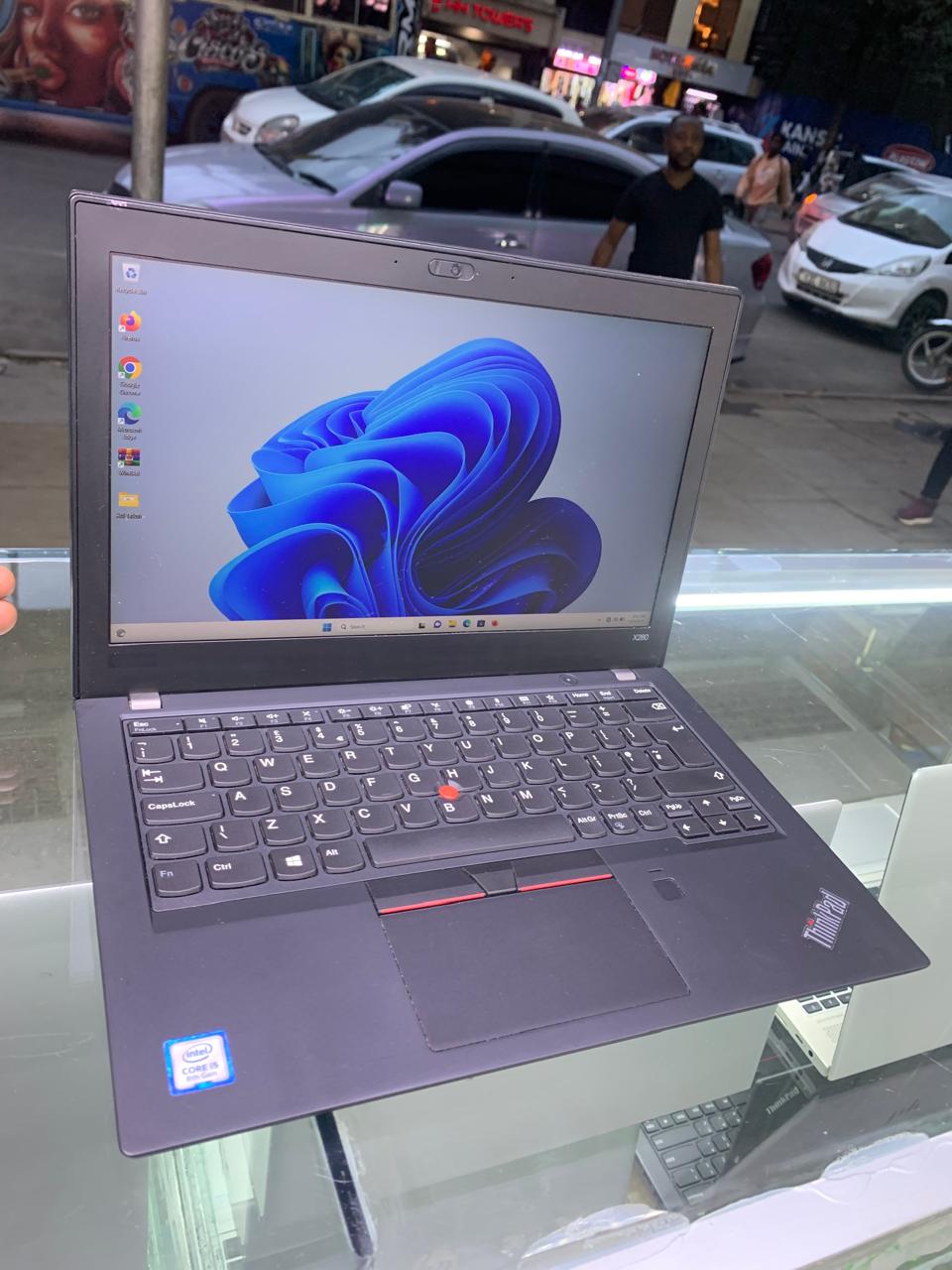 GRADE A LENOVO THINKPAD X280 INTEL COI5 8TH GENERATION TOUCH SCREEN SPEED OF 1.60GHZ TO 2.4GHZ 12'' DISPLAY 6MONTH WARANT