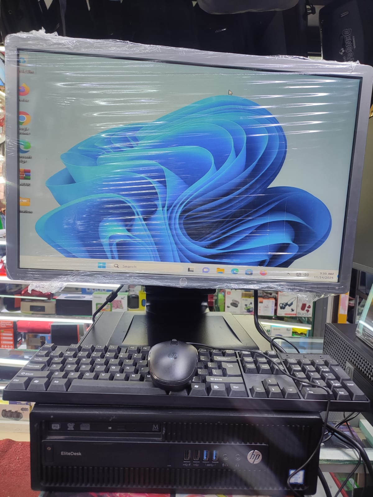 HP ELITEDESK DESKTOP AND MONITOR 6TH GENERATION COI5 8GBRAM 500HDD WITH 24'' MONITOR ,KEYBOARD AND MOUSE