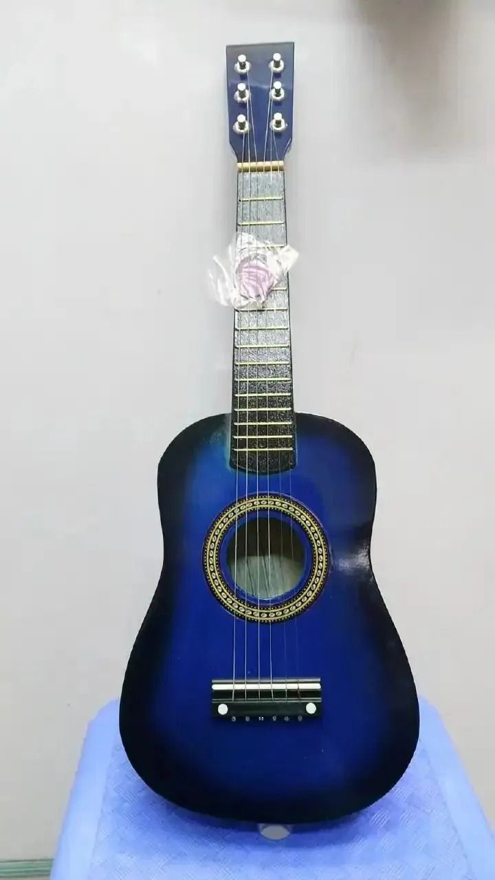 Generic 23 Inch Kids Acoustic Guitar clear sound, comfortable grip, smooth surface, suitable for children and beginner. Adjust strings’ tighten or loose, create different sounds,
