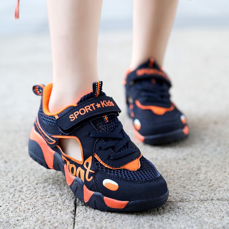 New Fashion Mesh Kids Shoes Breathable Comforthable Children Sport Shoes Outdoor Boys Basketball Sneakers Hollow Out Gym Shoes Sandals