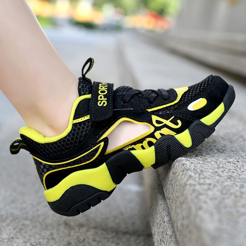 New Fashion Mesh Kids Shoes Breathable Comforthable Children Sport Shoes Outdoor Boys Basketball Sneakers Hollow Out Gym Shoes Sandals