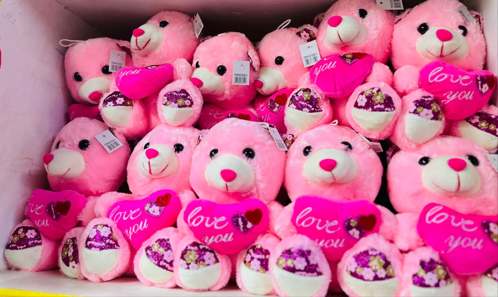 ♥️👌Teddy Bear 🧸 21cm evokes a sense of peace, security and comfort,” “It's human nature to crave these feelings from childhood to adult life.”

Red Roses Bear is a Valentine's Day bouquet they can h
