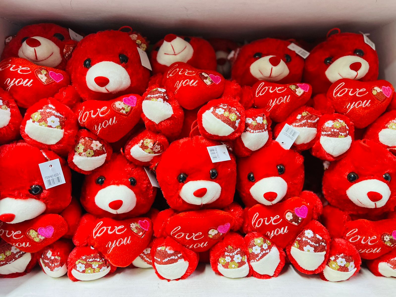 ♥️👌Teddy Bear 🧸 21cm evokes a sense of peace, security and comfort,” “It's human nature to crave these feelings from childhood to adult life.”

Red Roses Bear is a Valentine's Day bouquet they can h