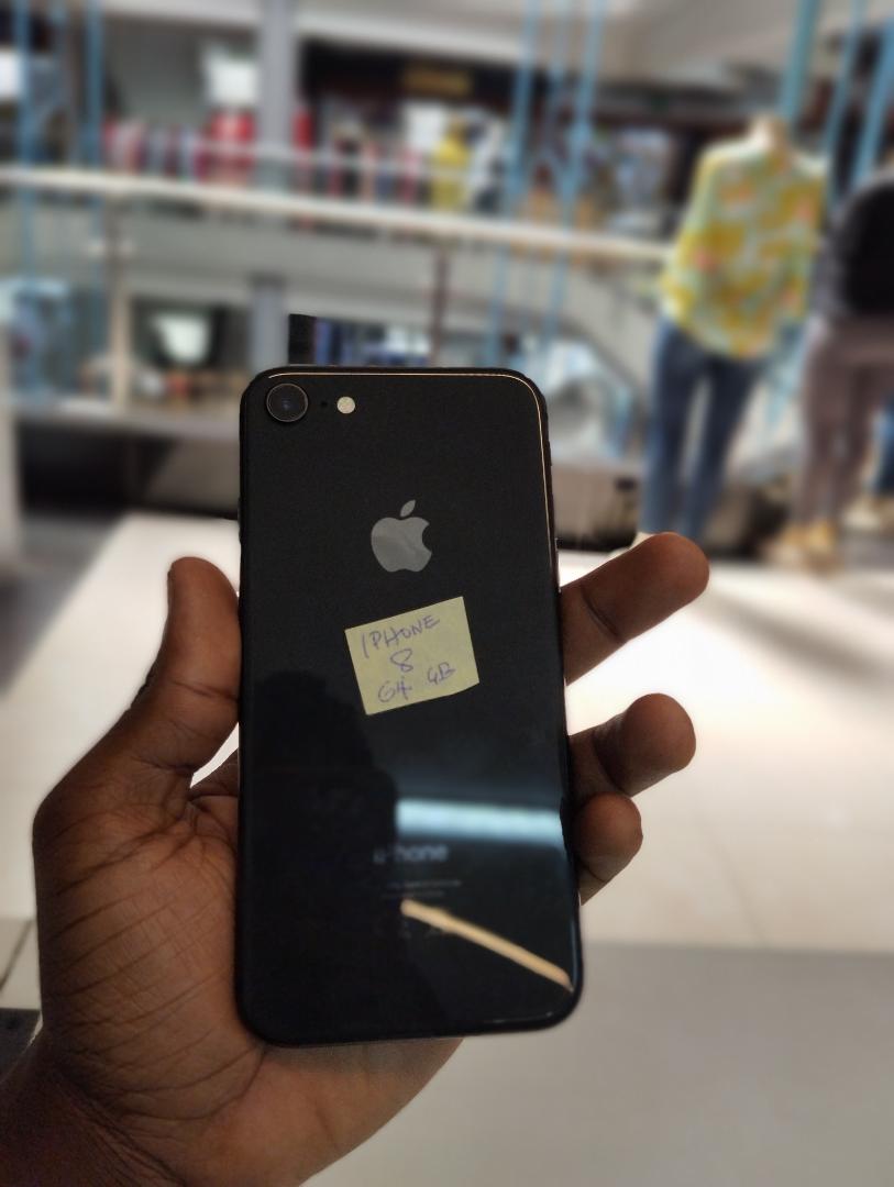 Second-Hand Black iPhone 8 (88% Battery Health) - Excellent Condition