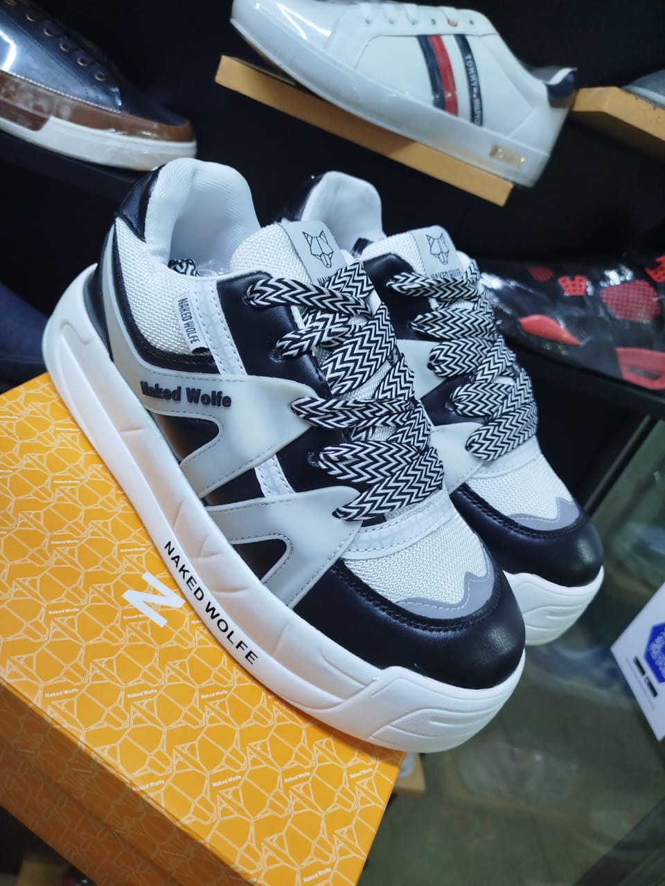 Fashion Naked wolf sneakers