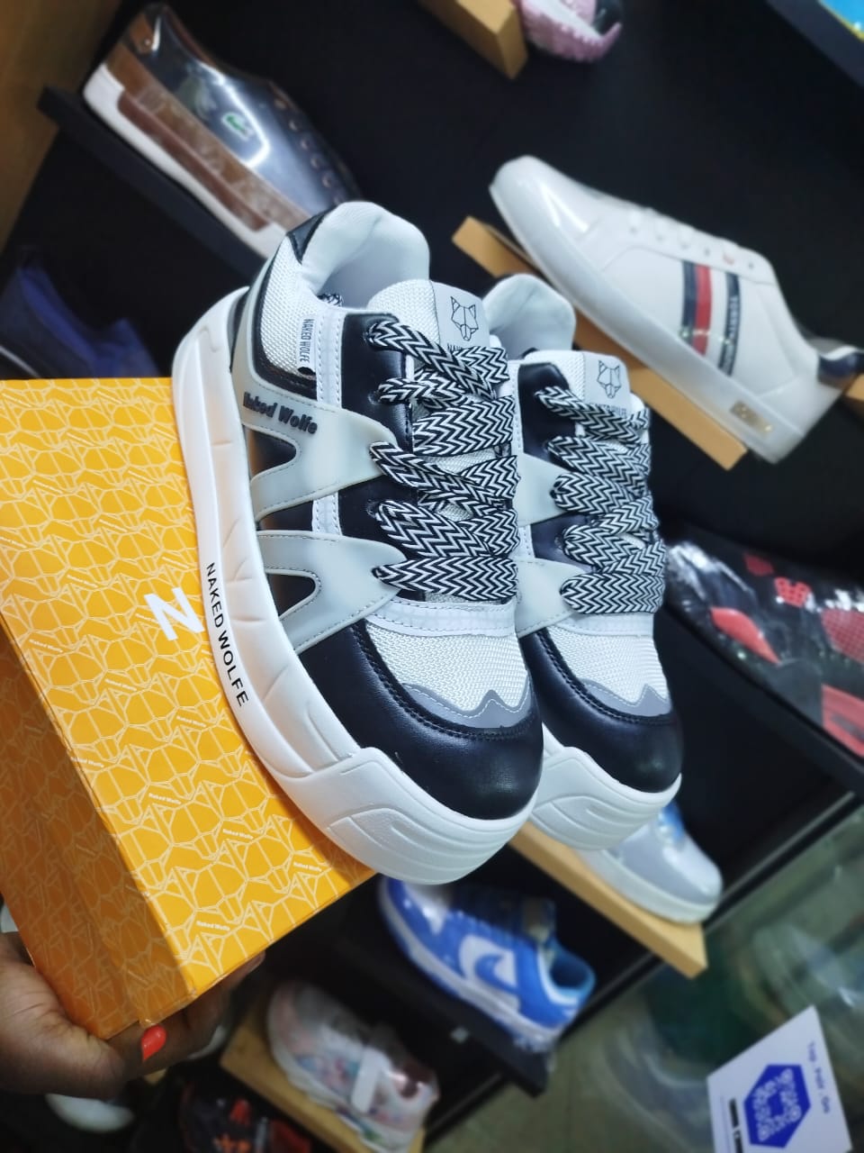 Fashion Naked wolf sneakers