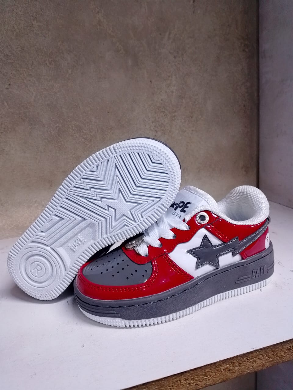 A bathing bape star kids shoes