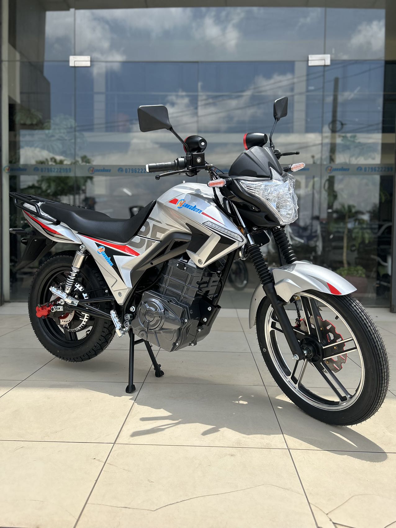 Hanlin - MAGIC - Electric Motorcycle,MAGIC Electric Motorbike,Electric Motorcycle,2500W,72V 35AH Lithium-Ion Battery, Range 60Km,Max Speed - 70km/h,Loading Capacity - 200KG, Charge at home - 220V.