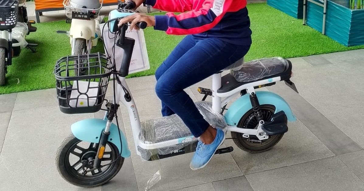 Crane MINI Electric Scooter, Compact Urban Mobility, ELECTRIC SCOOTER, Charge at Home, Max Design Speed - 35 km/h, Range 35 km, Loading Capacity - 150 kg, Motor - 350W, Lead Acid Battery - 4ttery.