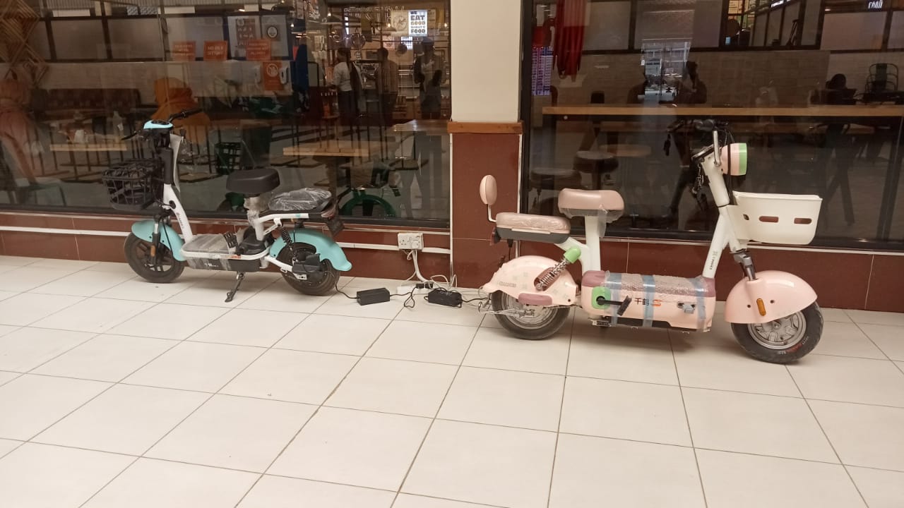Crane MINI Electric Scooter, Compact Urban Mobility, ELECTRIC SCOOTER, Charge at Home, Max Design Speed - 35 km/h, Range 35 km, Loading Capacity - 150 kg, Motor - 350W, Lead Acid Battery - 4ttery.