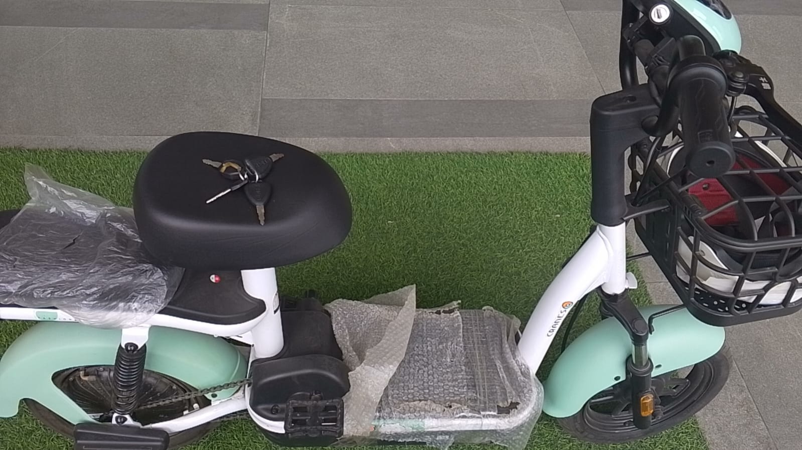 Crane MINI Electric Scooter, Compact Urban Mobility, ELECTRIC SCOOTER, Charge at Home, Max Design Speed - 35 km/h, Range 35 km, Loading Capacity - 150 kg, Motor - 350W, Lead Acid Battery - 4ttery.