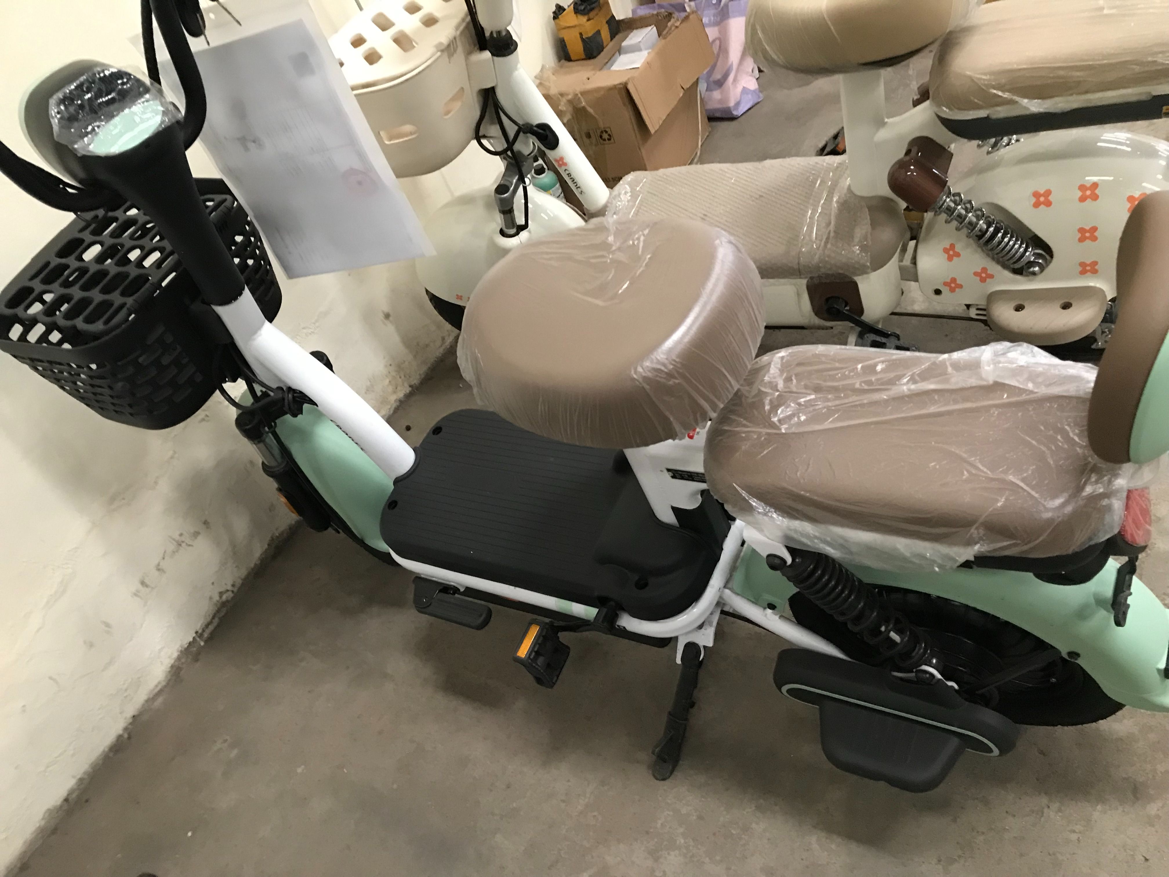 Crane Electric Scooter: 350W Motor, 48V/20AH Battery, 14 x 2.5 Tubeless Tires, Front & Rear Aluminum Hub Brakes, Six Tube Controller, Thickened Rear Shock Absorption, High-Elasticity Saddle, Bright .