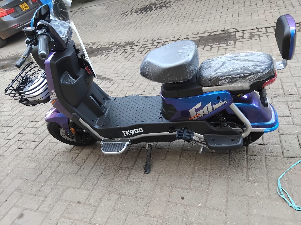 Blueish Big Mac Electric scooters. 800Watts, 80-100km on a full charge, 60km/h, 60V 20ah, No DL, No numberplates required. Suitable for daily commute and delivery. Can be used off-road. Charge at home