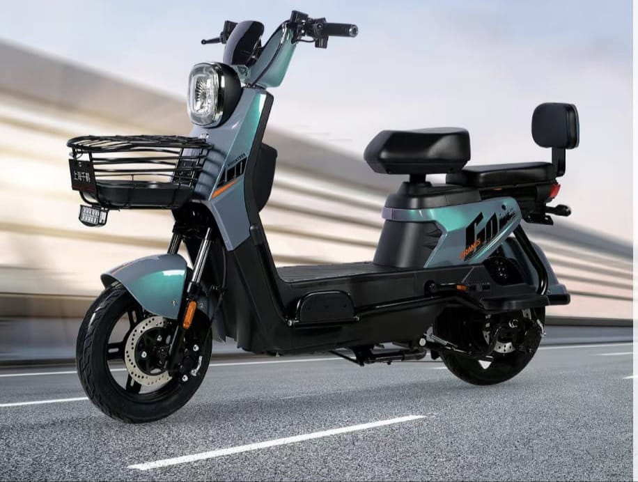 Green Big Mac Electric scooters. 800Watts, 80-100km on a full charge, 60km/h, 60V 20ah, No DL, No numberplates required. Suitable for daily commute and delivery. Can be used off-road. Charge at home