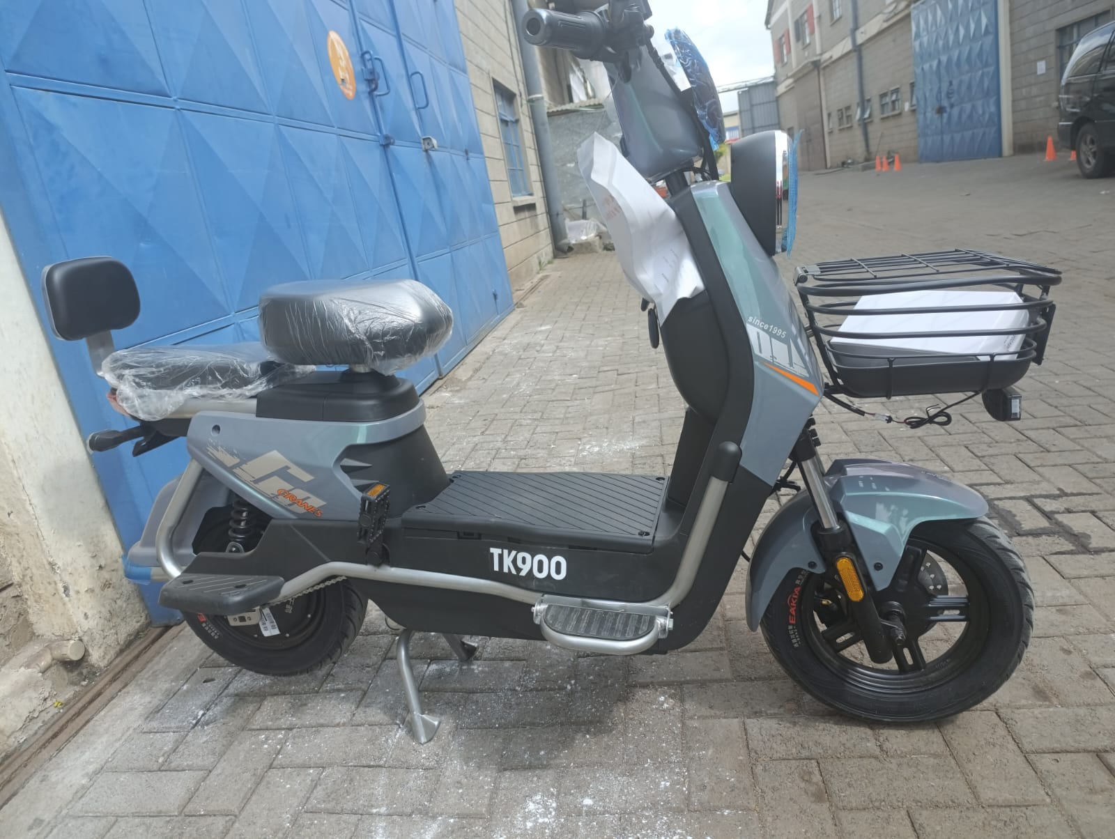 Green Big Mac Electric scooters. 800Watts, 80-100km on a full charge, 60km/h, 60V 20ah, No DL, No numberplates required. Suitable for daily commute and delivery. Can be used off-road. Charge at home