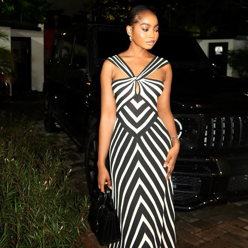 Elegant V-neck Hollow Out Evening Party Dress Women Casual Sleeveless Waist Slim Long Dress Fashion Striped Print Gowns Dresses R0210