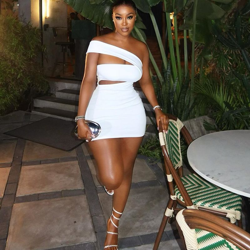 Fashion Women Skew Collar Hollow Out Bodycon Mini Dress 2025 Summer Sexy Seeveless Night Club Party Evening Dresses R0267