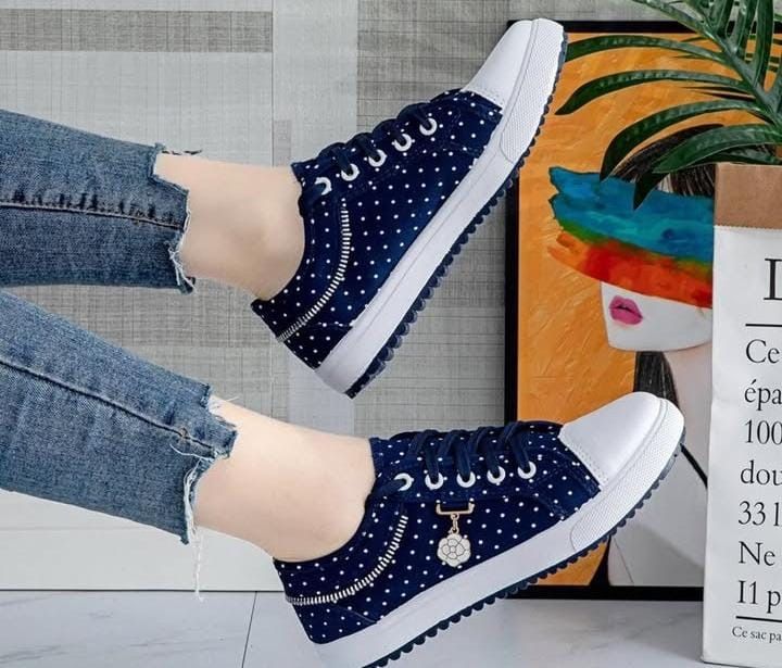 New fashion design Girls/Ladies Shoes canvas shoes  SIZE 36-43.Stylish and Chic.