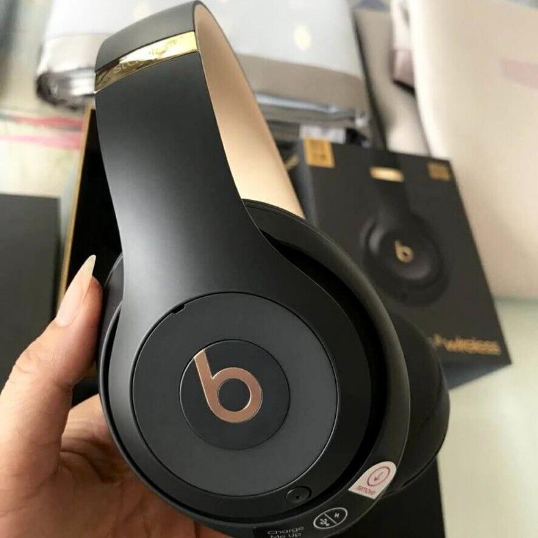 Beats studio 3 wireless headphones -Noise canceling