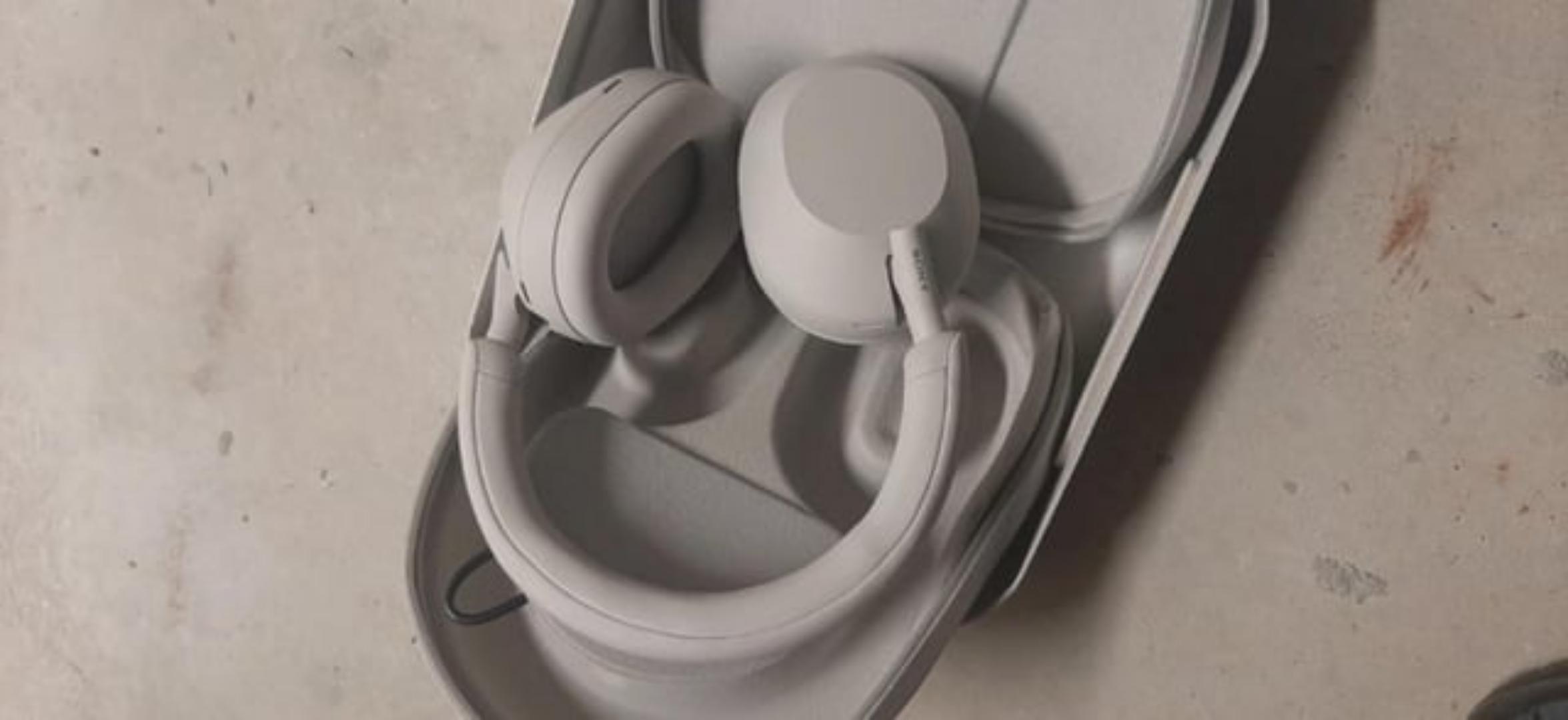 Sony WH 1000 mx5 wireless headphones -Noise canceling