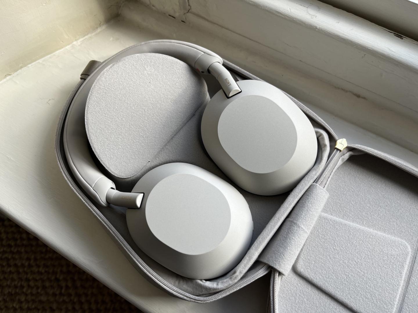 Sony WH 1000 mx5 wireless headphones -Noise canceling