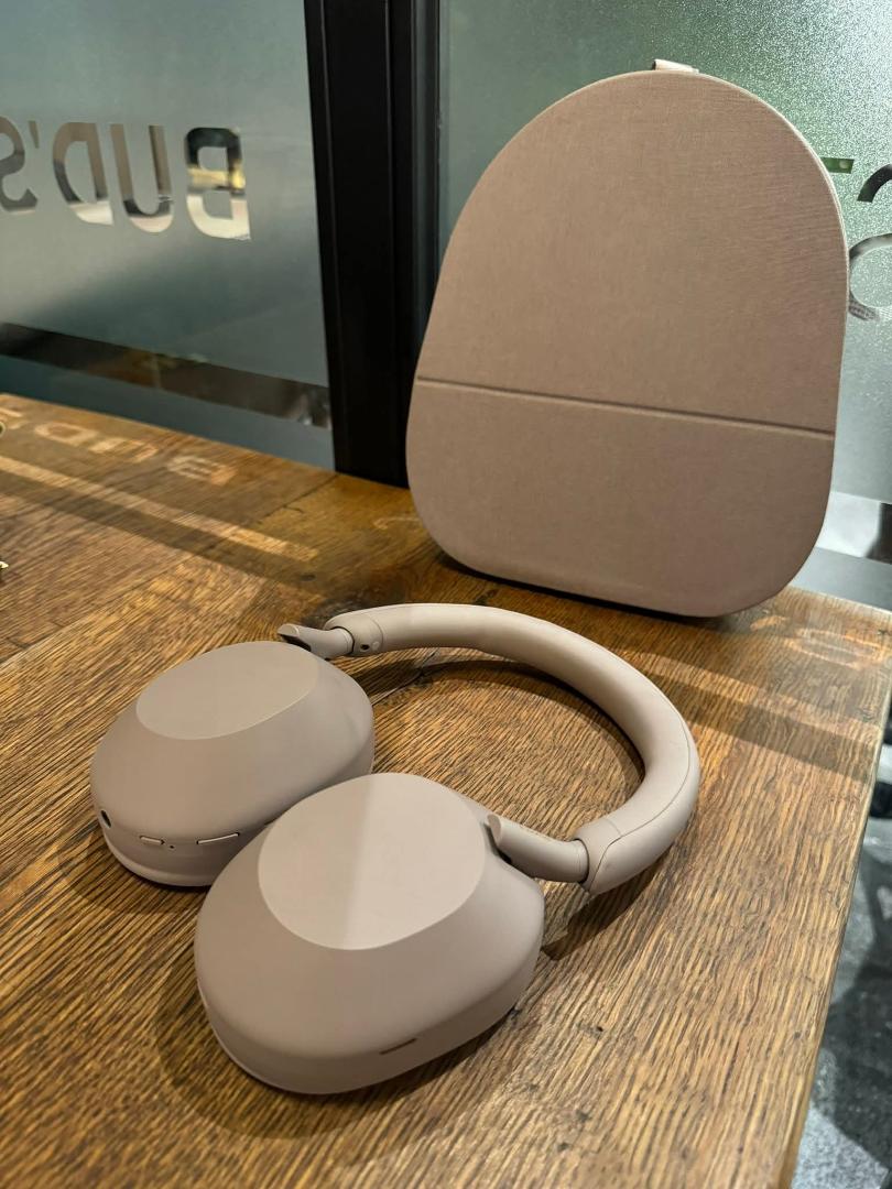 Sony WH 1000 mx5 wireless headphones -Noise canceling