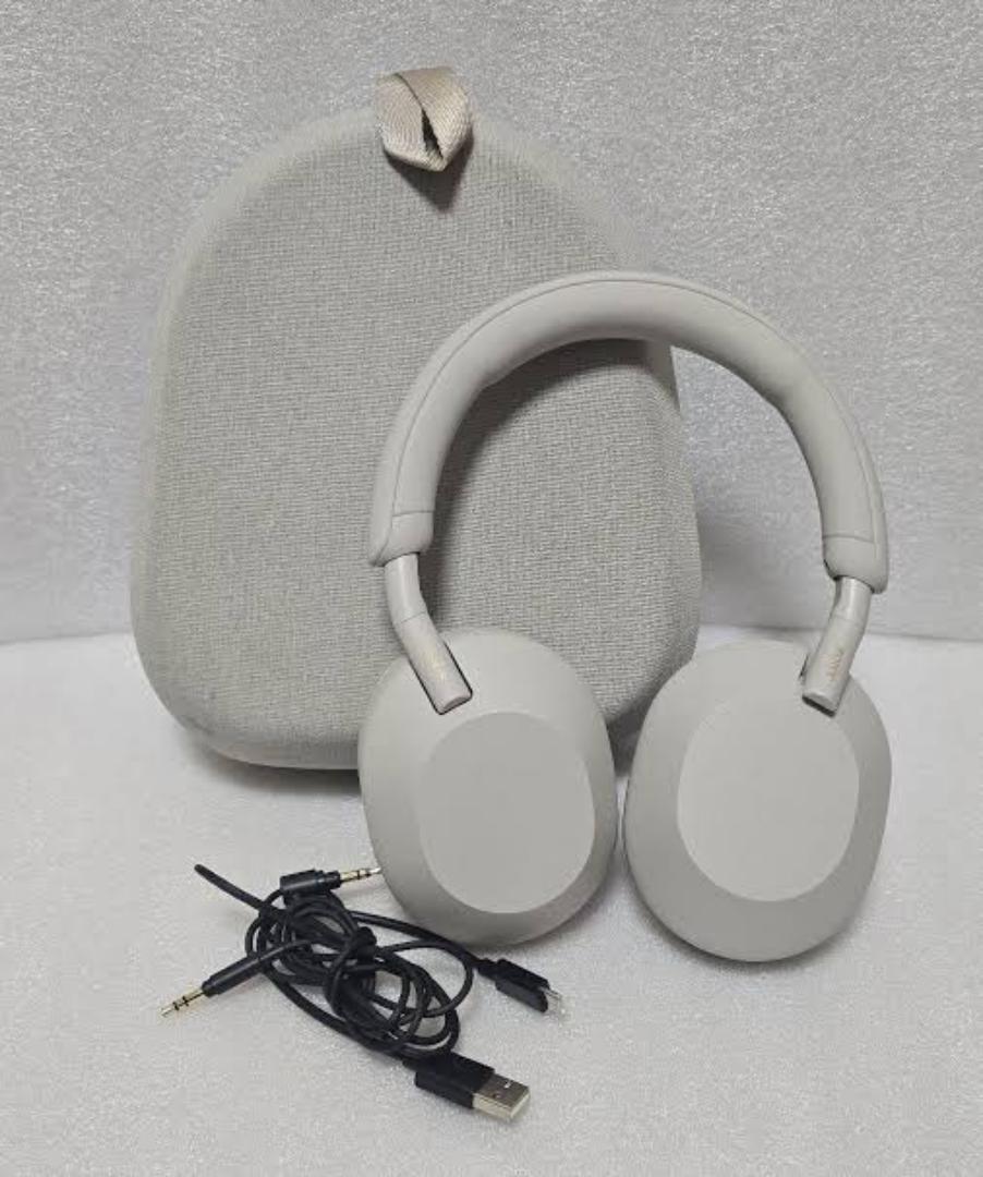 Sony WH 1000 mx 5 wireless headphones -Noise canceling