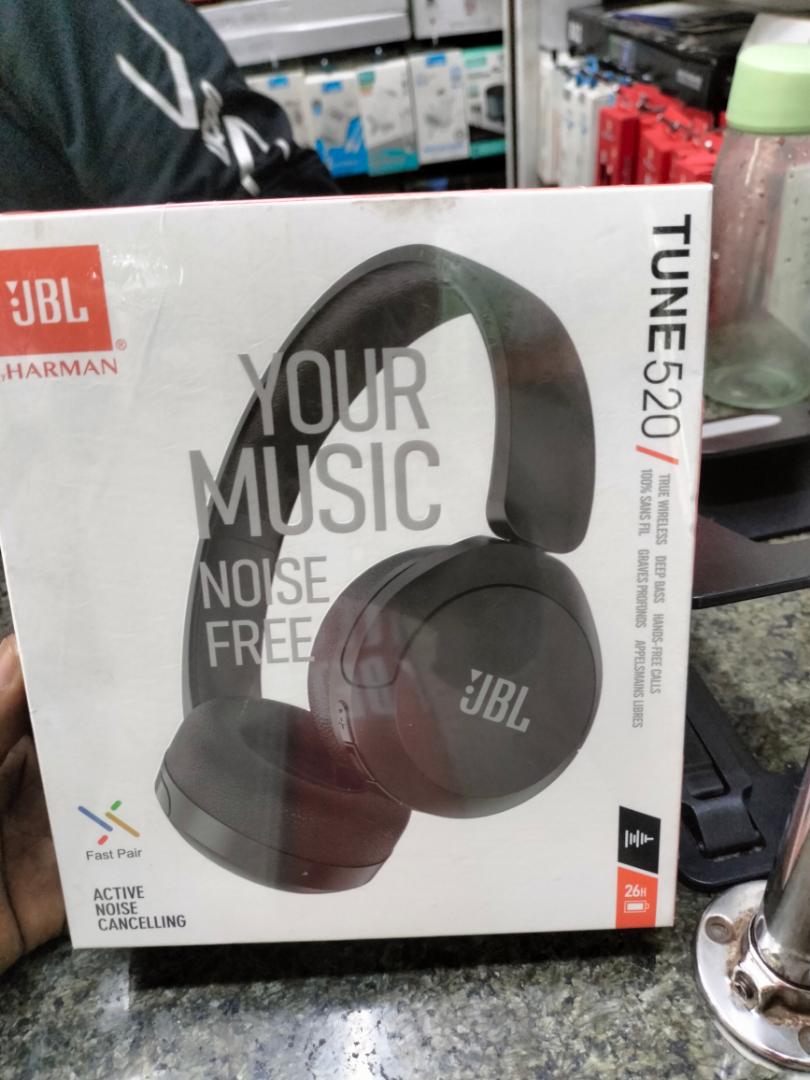 Jbl tune 520 wireless headphones -Noise canceling