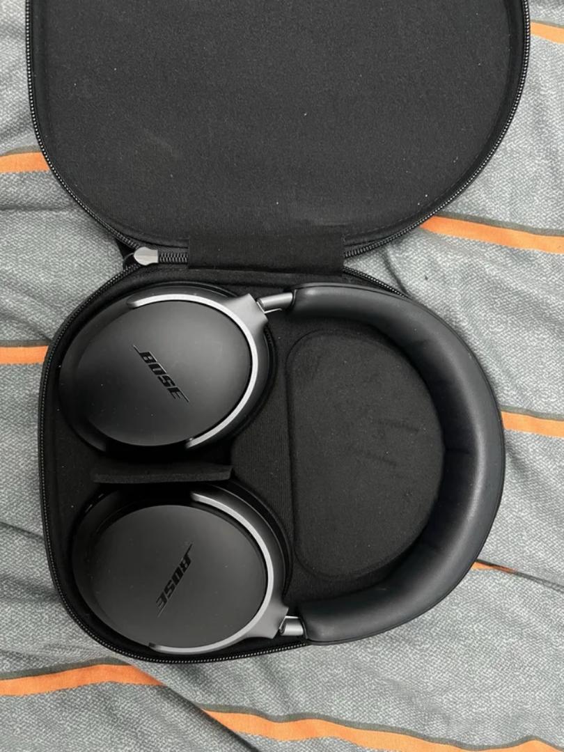 Bose Quite comfort wireless headphones -Noise canceling