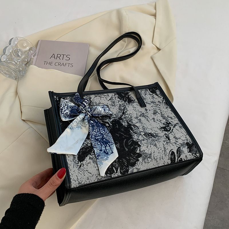 Premium Large Capacity Women's Bag Trendy Fashion Versatile Ins-style Shoulder Bag Underarm Bag French Commuter Tote Bag Handbag Shoulder Bag