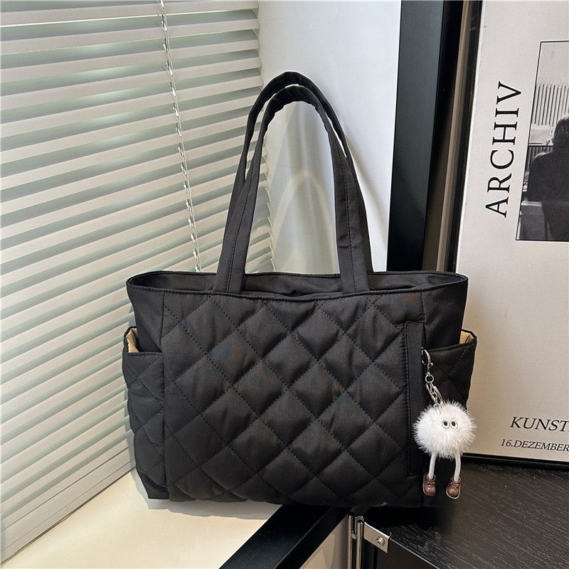 High-end women's bag new season commuter crossbody bag fashionable minimalist design single-shoulder padded coat bag shoulder bag handbag