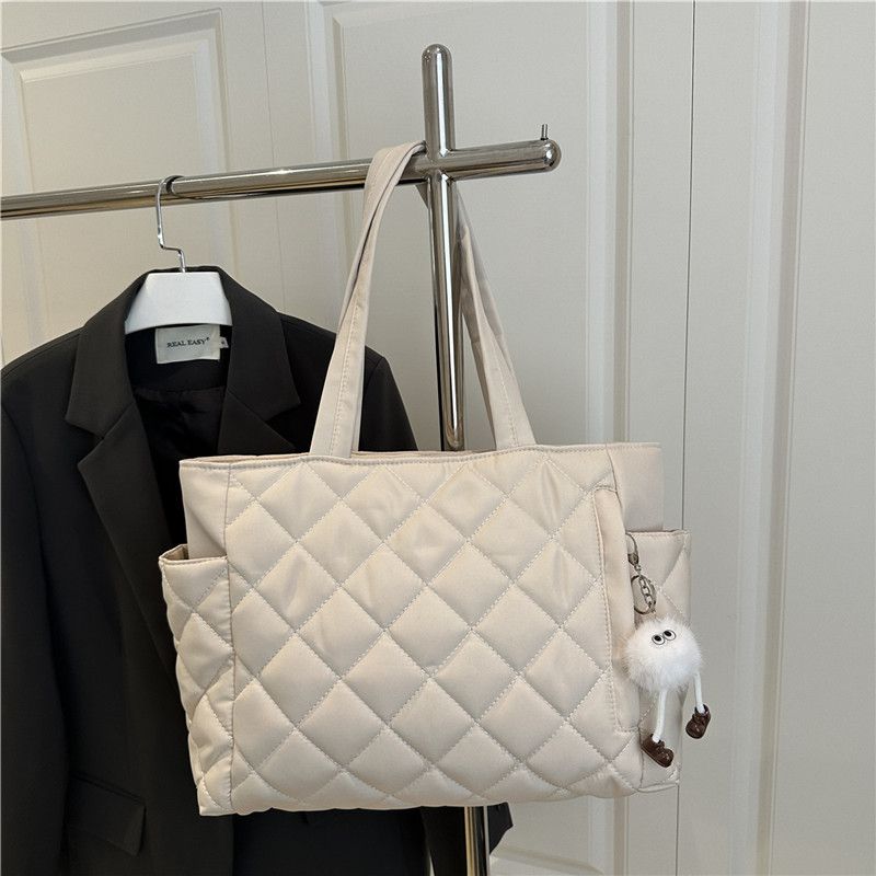 High-end women's bag new season commuter crossbody bag fashionable minimalist design single-shoulder padded coat bag shoulder bag handbag