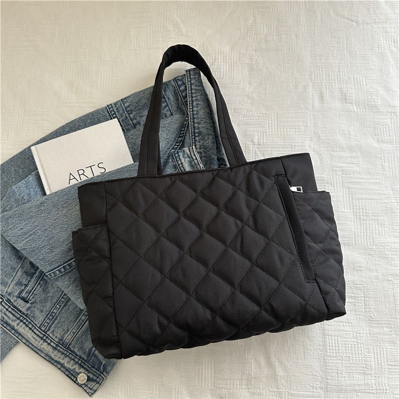 High-end women's bag new season commuter crossbody bag fashionable minimalist design single-shoulder padded coat bag shoulder bag handbag
