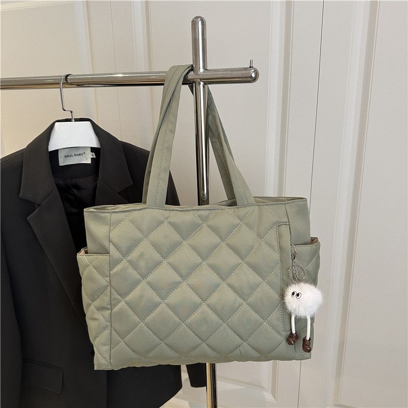 High-end women's bag new season commuter crossbody bag fashionable minimalist design single-shoulder padded coat bag shoulder bag handbag