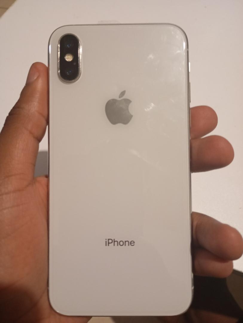 LOCKED IPHONE X REFURBISHED