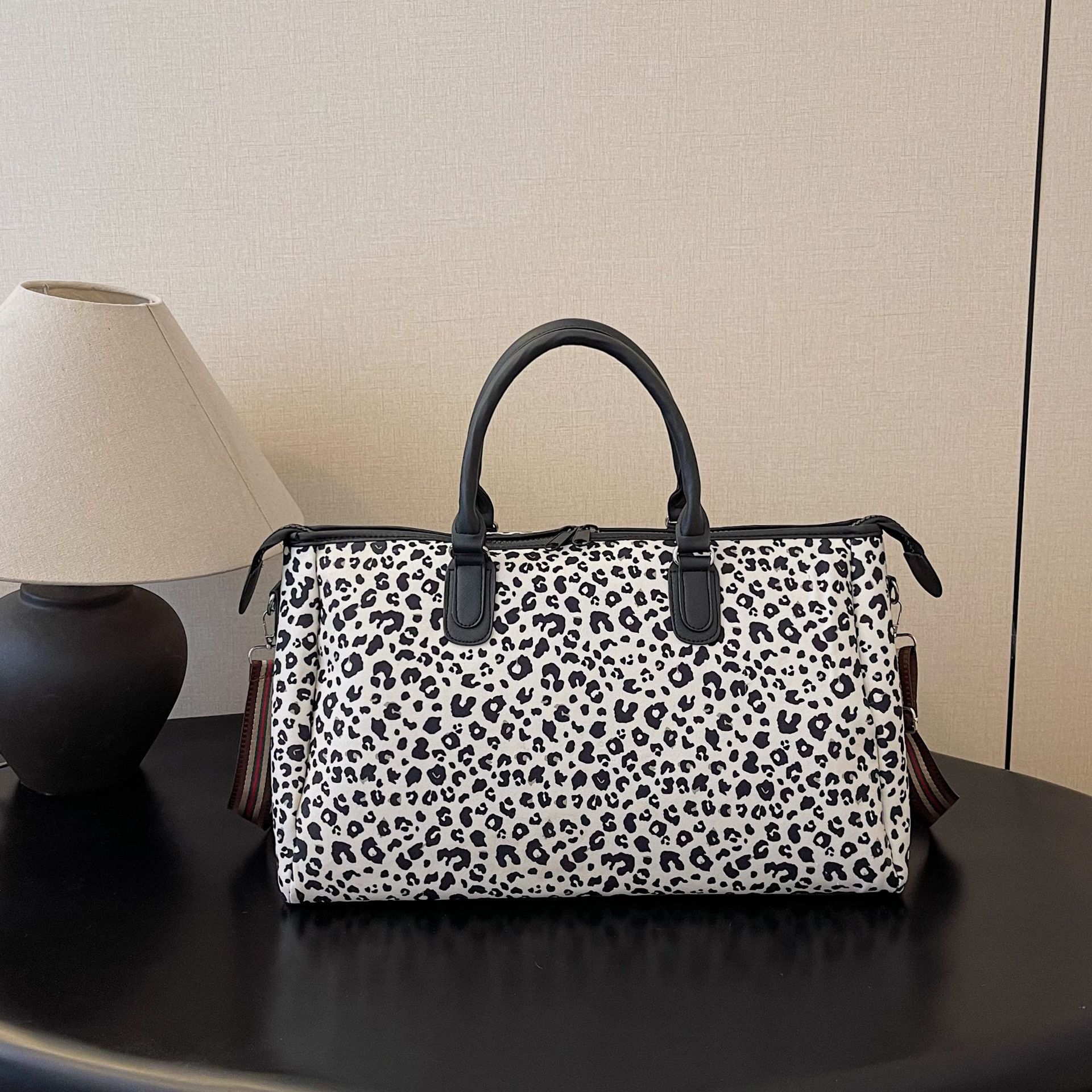 New Women Leopard Travel Duffel Bag Weekender Overnight Tote Bag Women Large Yoga Gym Travel Tote with Shoes Compartment