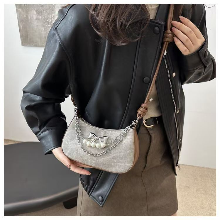New Chain Bag PU Versatile Shoulder Bag for a Chic and Polished Look