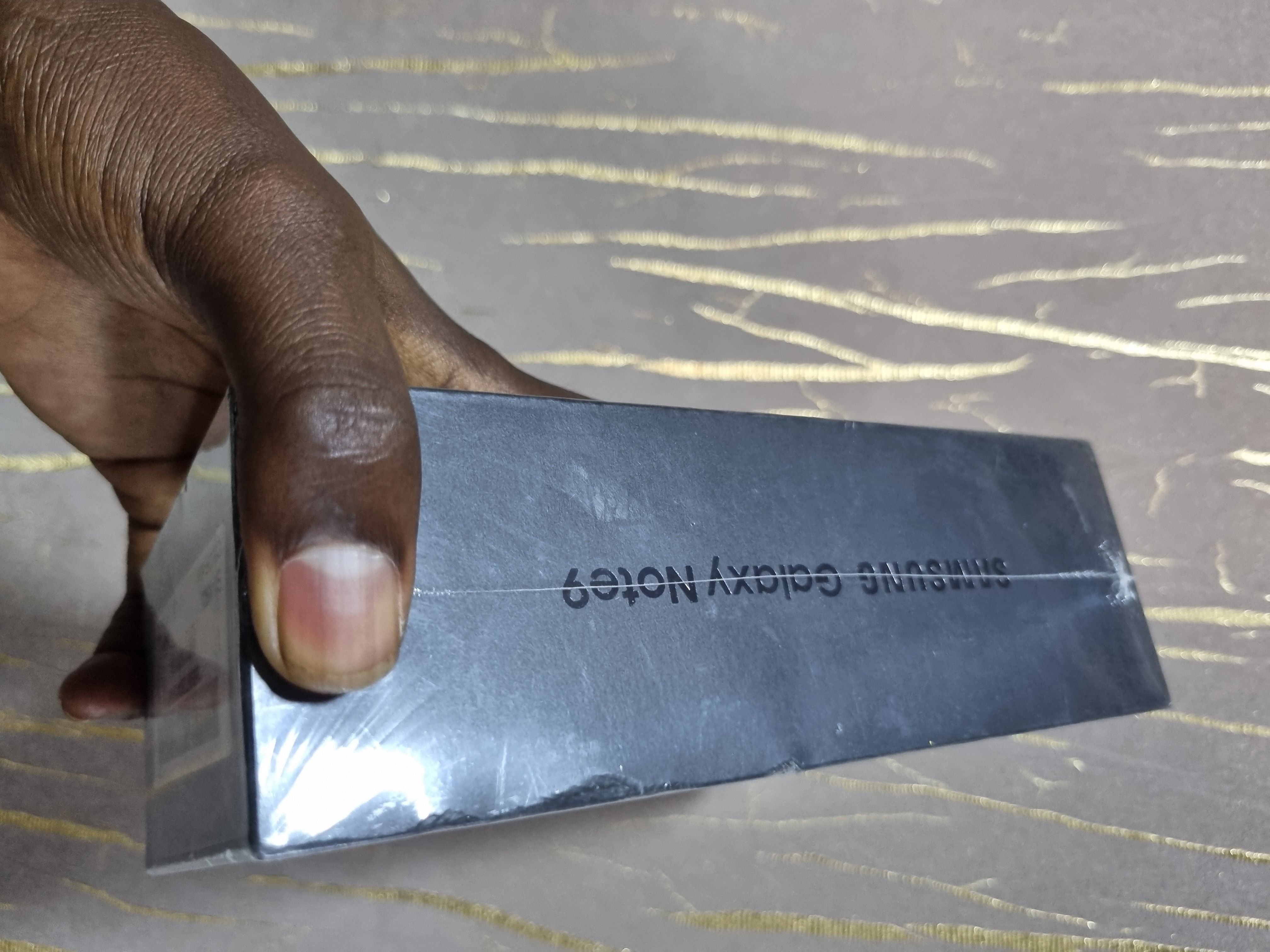 Samsung galaxy Note 9.Battery 4000mAh.Colors blue,black.Storage 128gb+6gb.