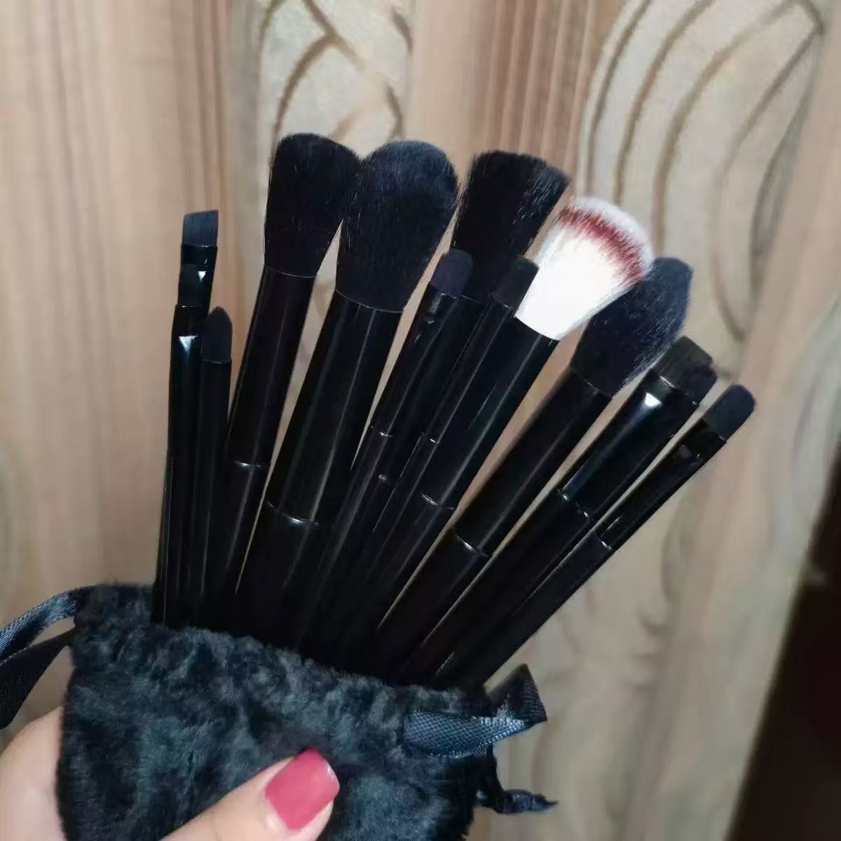 13-piece makeup brushes  set  Foundation compact powder  eyebrow pencil  eyeshadow  blending blush brush  basic makeup powder and blush brush makeup tools with storage bag  mixed makeup brush set