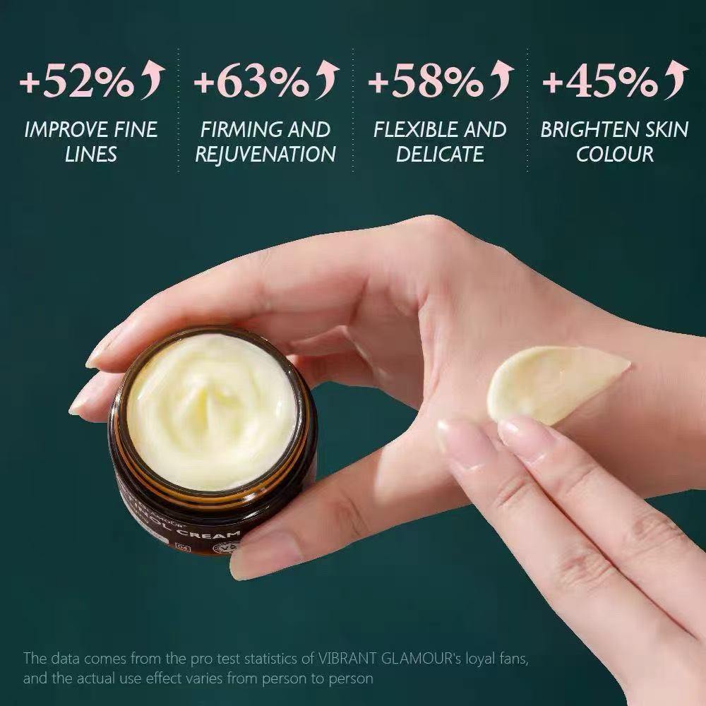 Retinol face cream reduces fine lines  firms and lifts  anti-wrinkle and reduces fine lines moisturizes and brightens skin  facial moisturizing essence cream  excellent skincare product
