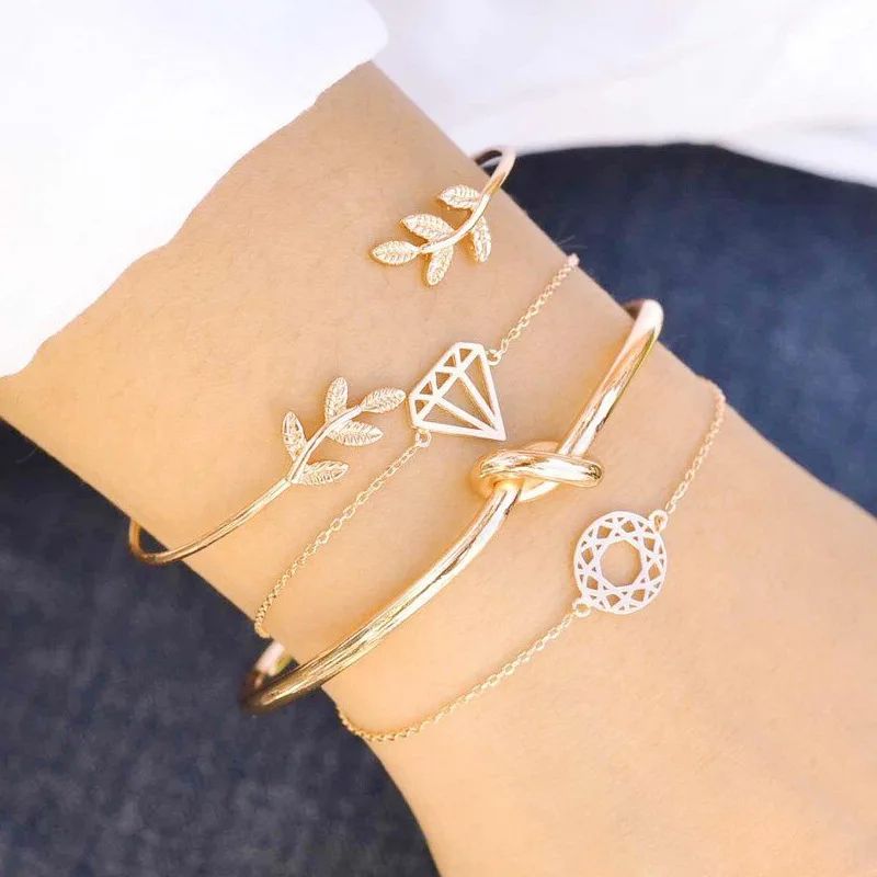 "4-Piece Bohemian Bracelet Set - Stylish Knot, Leaves, and Bead Designs for Women, Adjustable Handmade Accessories Perfect for Casual Wear, Beach, or Boho-Chic Outfits, Great Gift Idea"
"4-Piece Bohem