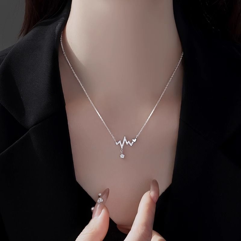 Women's Necklaces Romantic Heartbeat Necklace High-end clavicle chain Sweater Necklace