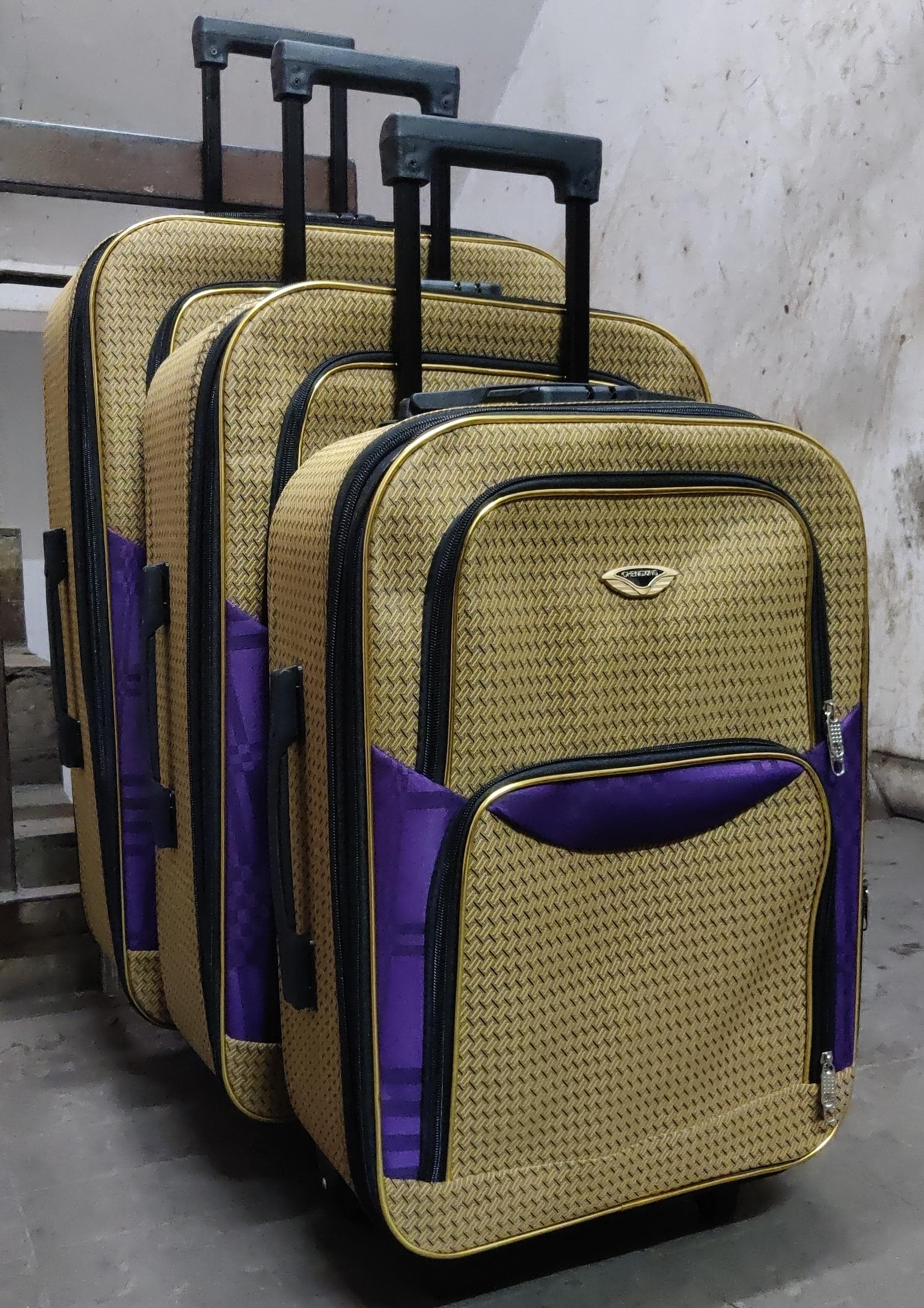 3 in 1 Pioneer traveling bag suitcase  Stylish travel suitcase made from durable fabric. It comes with a set of 180-degree wheels for convenient movement.