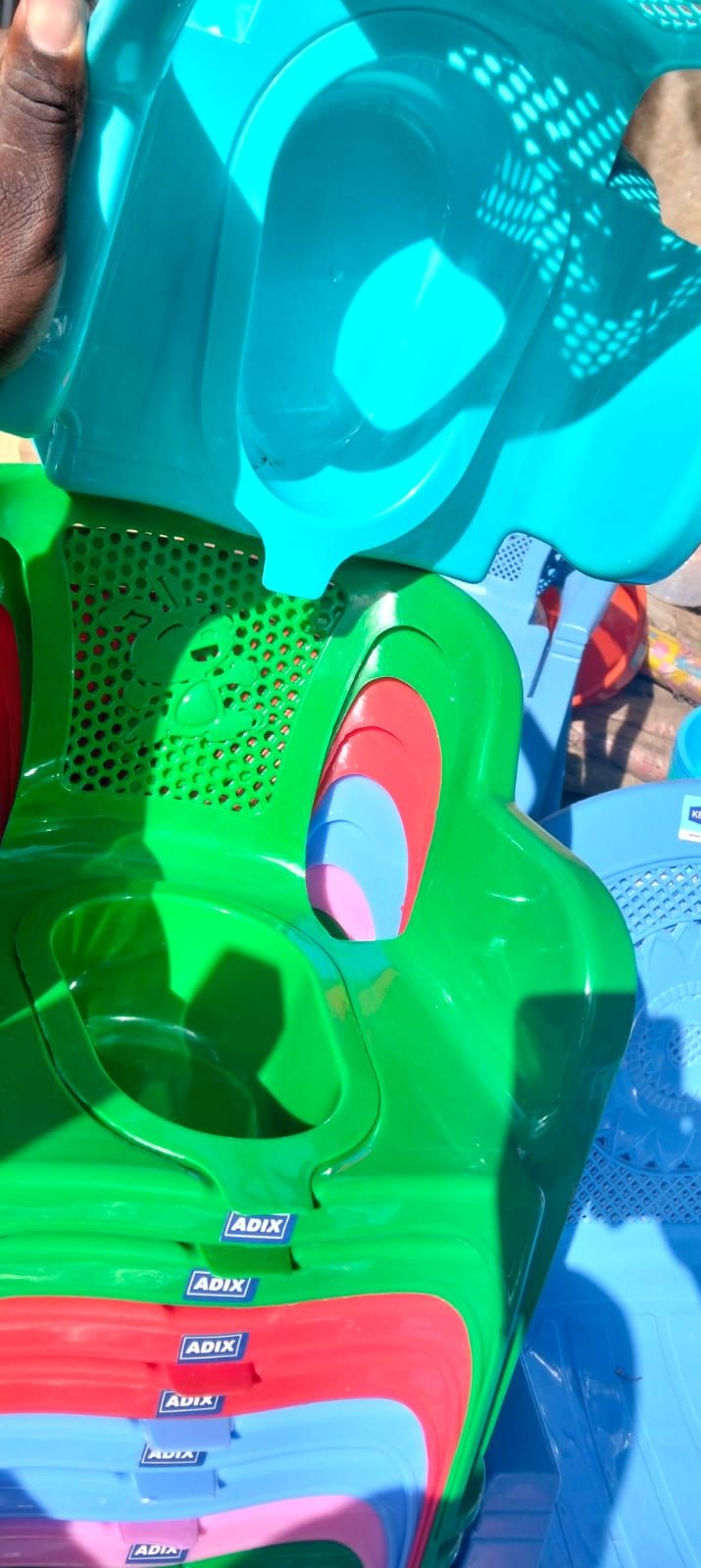 Small Potty Chair   is designed with round smooth design and high back support gives maximum comfort to your baby while sitting/squatting. The seat comes with a lid to prevent stool germs from