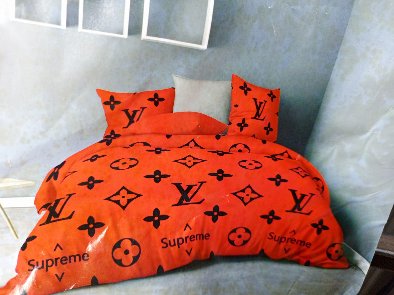 6x6 Colored Bedsheet Set 4 Pcs (2 Bedsheets & 2 Pillowcases)  Its easy to clean and iron.4 piece bed sheet set that includes 2 flat sheet, and 2pieces of  pillowcases This material is an outstanding o