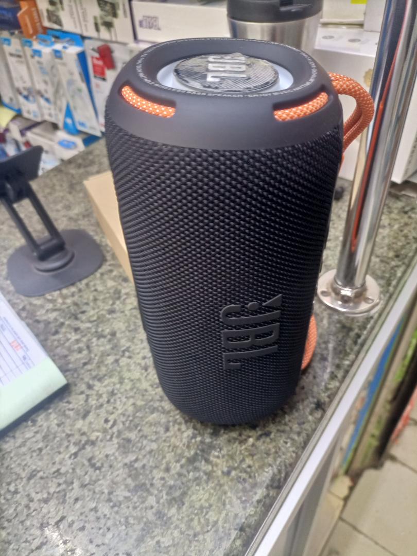JBL Extreme P23 Pro Portable Speaker -----Bluetooth Enabled , Great Sound and Minimal Power Consumption