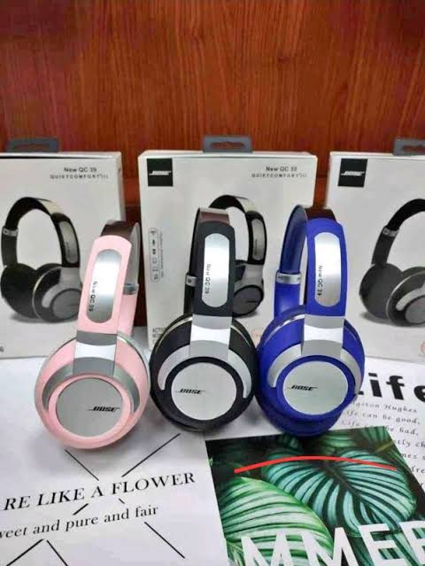 Bose QC39 Wireless Headphones-Noise Cancelling - Bluetooth Enabled , Premium voice cancelling technology, built in mic for calls ,