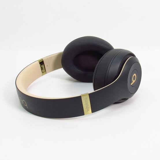 JBL Beats Studio 3 Wireless Headphones-Noise Cancelling Light weight headphones with active premium noise cancellation technology