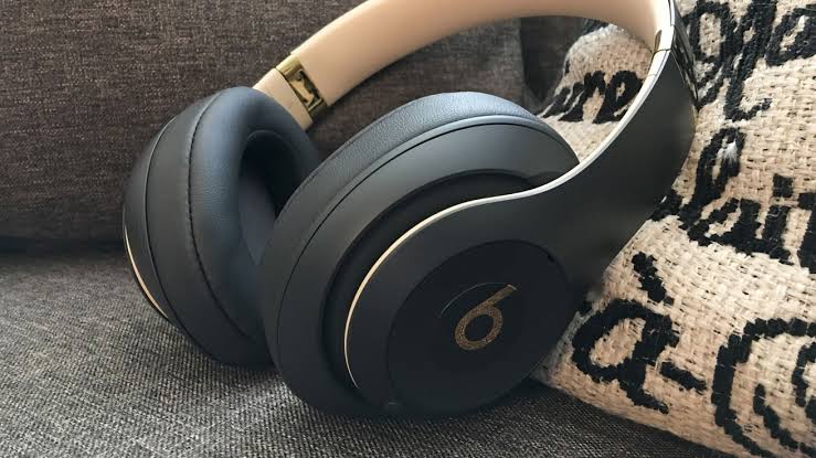 JBL Beats Studio 3 Wireless Headphones-Noise Cancelling Light weight headphones with active premium noise cancellation technology